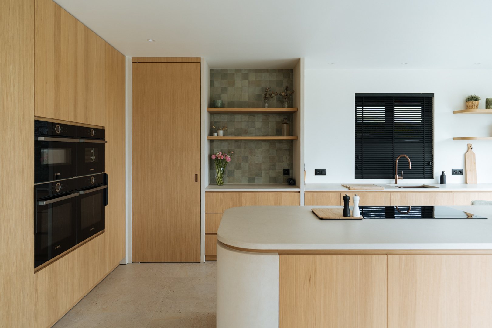 Keuken in Mono-Stone L en Micro-Quartz