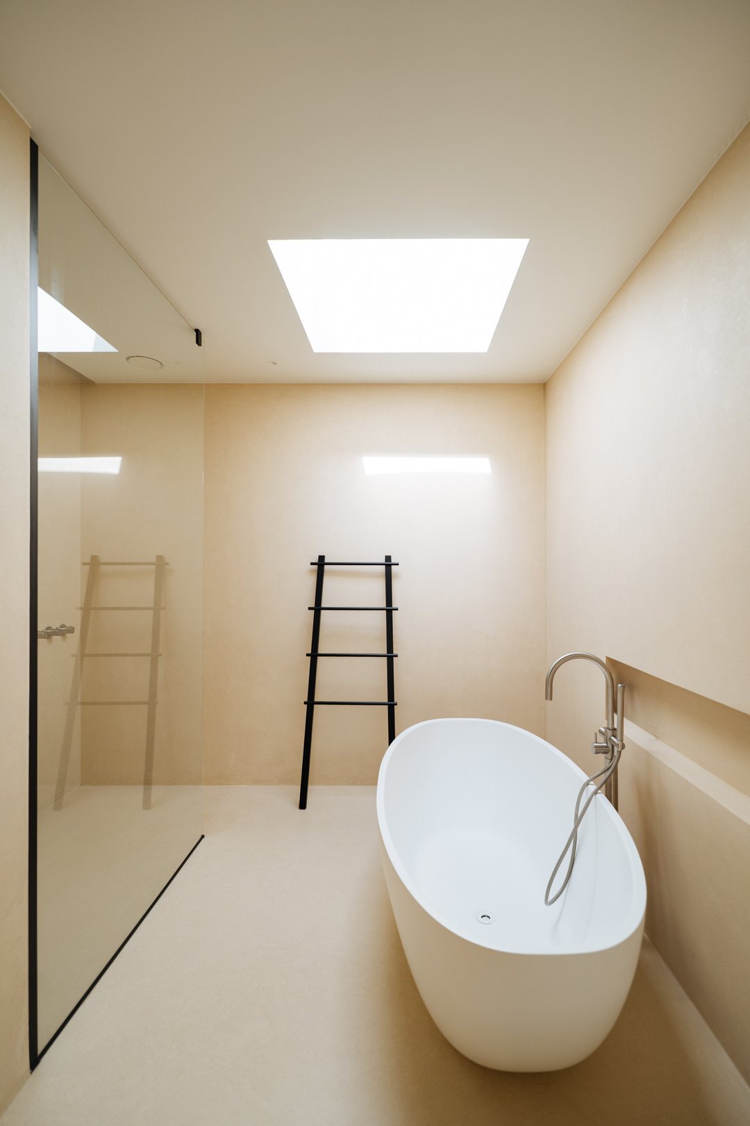 Badkamer met vrijstaand bad